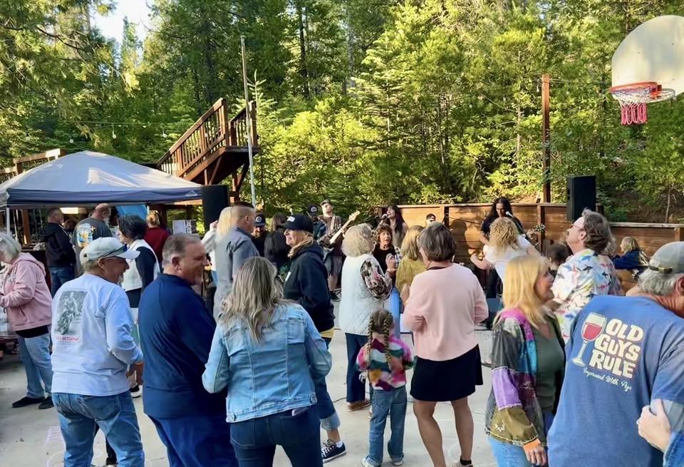 Flashback at Ebbetts Pass Moose Lodge