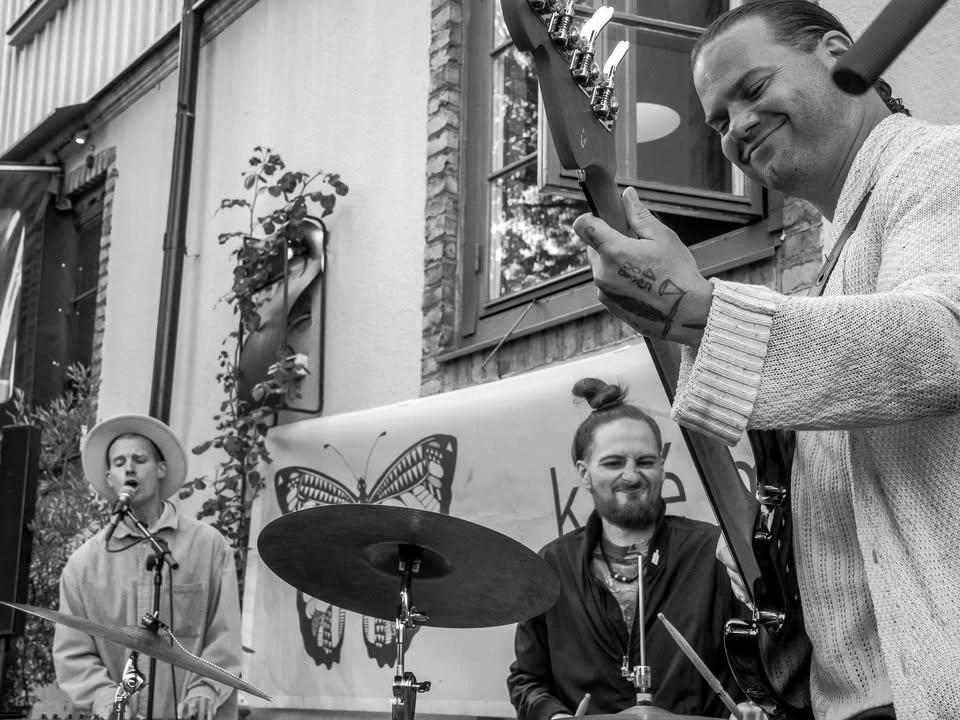 Livemusik på Marmelad / Axel & Jaded Jane med Gäster