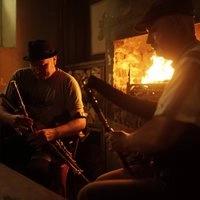 Two Pipers, Two Story Tellers // Beirt phíobairí, beirt scéalait
