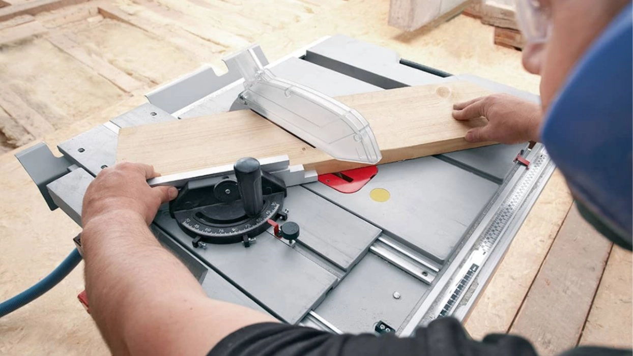 Learn to use Bitraf's Table Saw