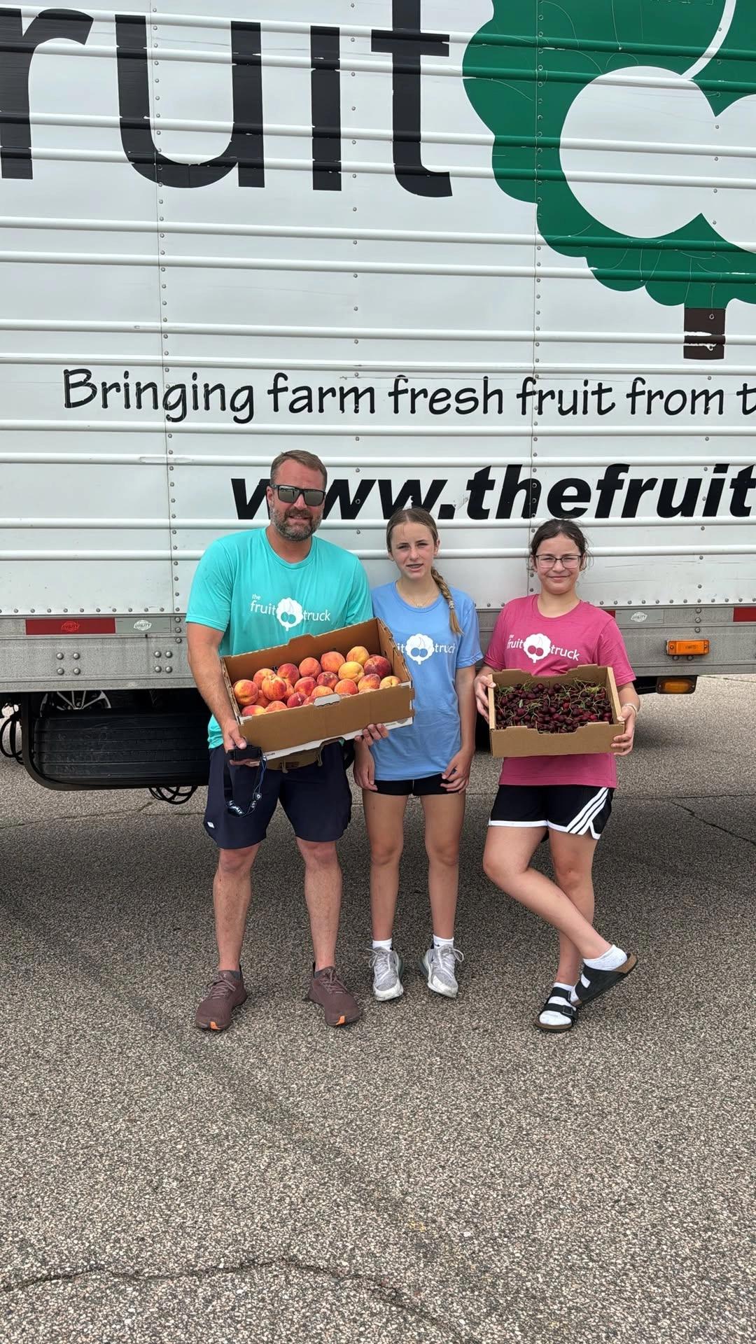 Oak Forest/Tinley Park IL 🍑Georgia Peaches & Dark Cherries Truckload Sale🍒