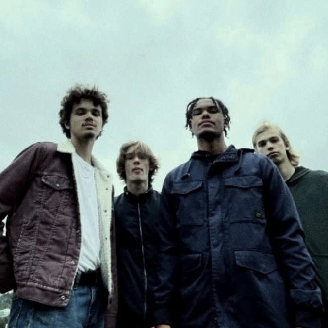 Young Comets - Symmetric Swing & The Extent