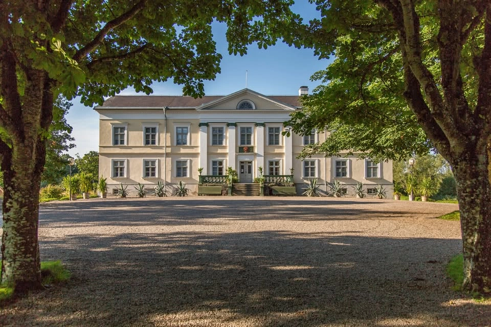 Slottsvisning - Sommar på Huseby Bruk