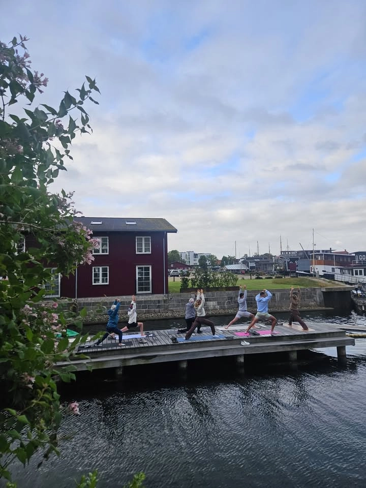 Yoga, Sauna & Communal Breakfast