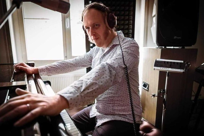 Stará paní tančí swing s kapelou Jakub Zomer Quartet