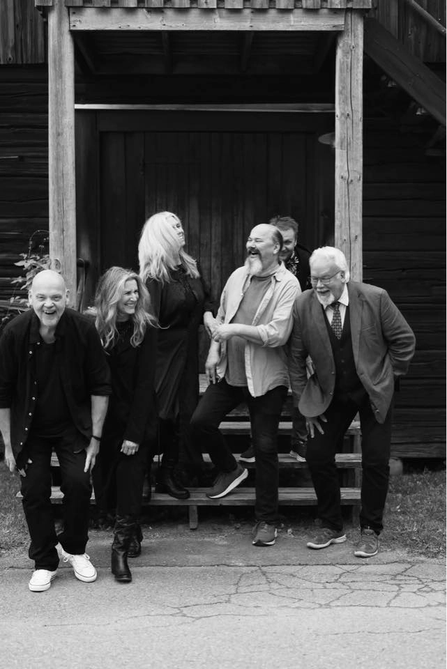 The Bend live AT Bull bar