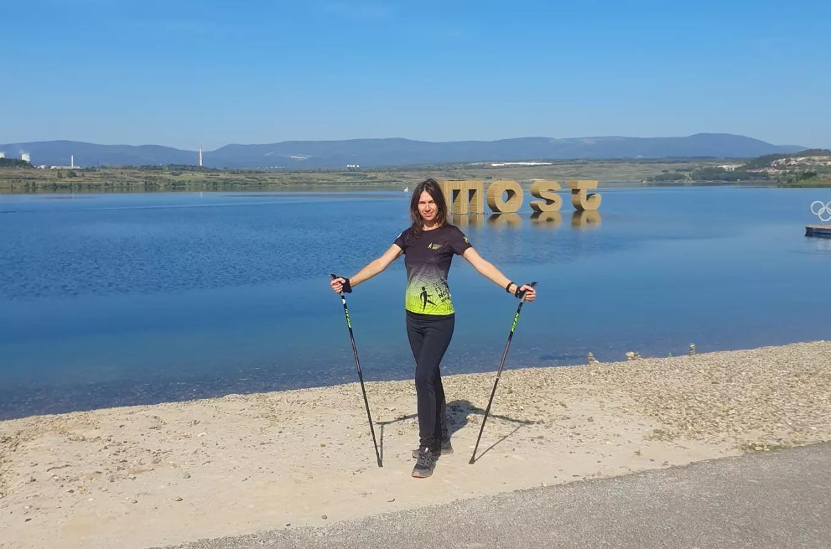 Kurz správné techniky Nordic Walking u jezera Most