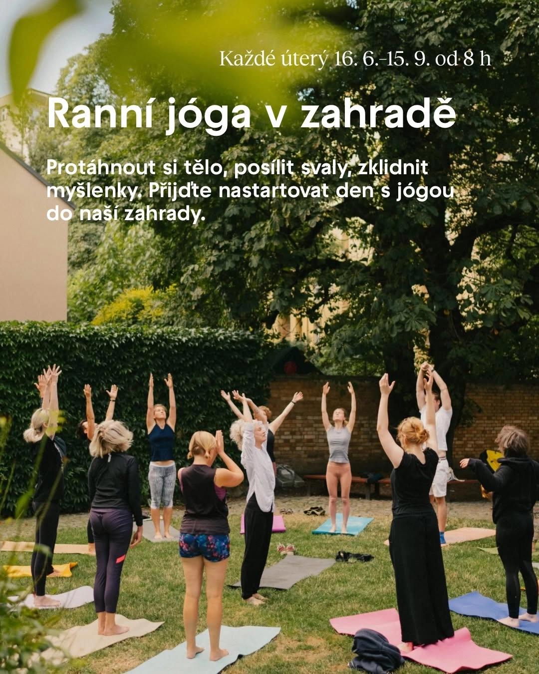 Ranní jóga v zahradě