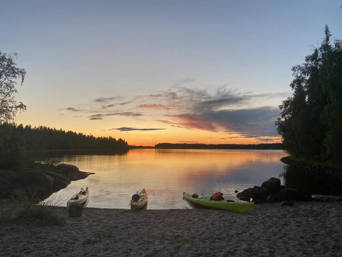 REVET / Midsommardagen fast på kvällen
