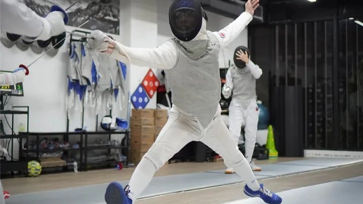 Foil Developmental Group Class (Adults & Teens, Intermediate)