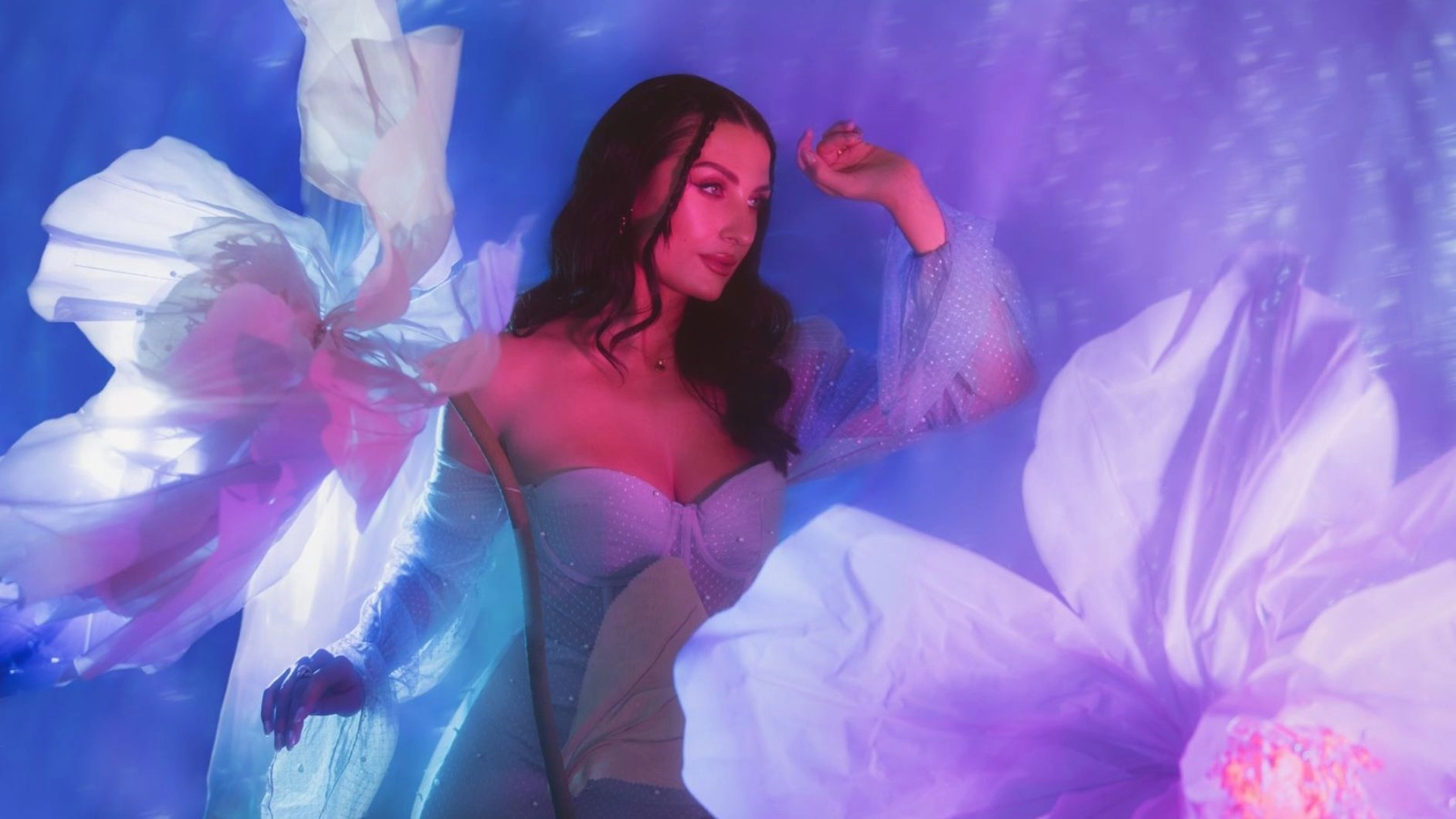 MEIRA OMAR med dansare & musiker