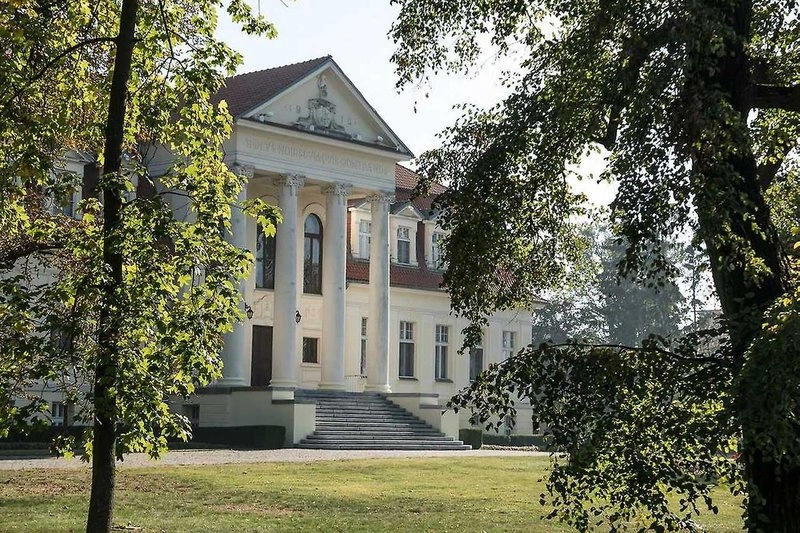 Zwiedzanie Pałacu Dąbrowskiego