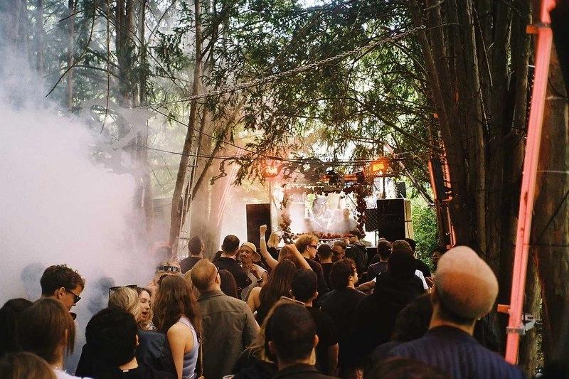KOMIKS Garden Rave: John Talabot & DJ THC – Day & Night