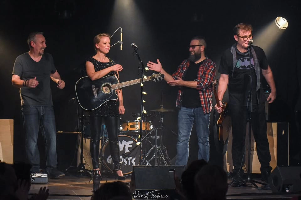 We Ghosts: Full Band Live i Sverige