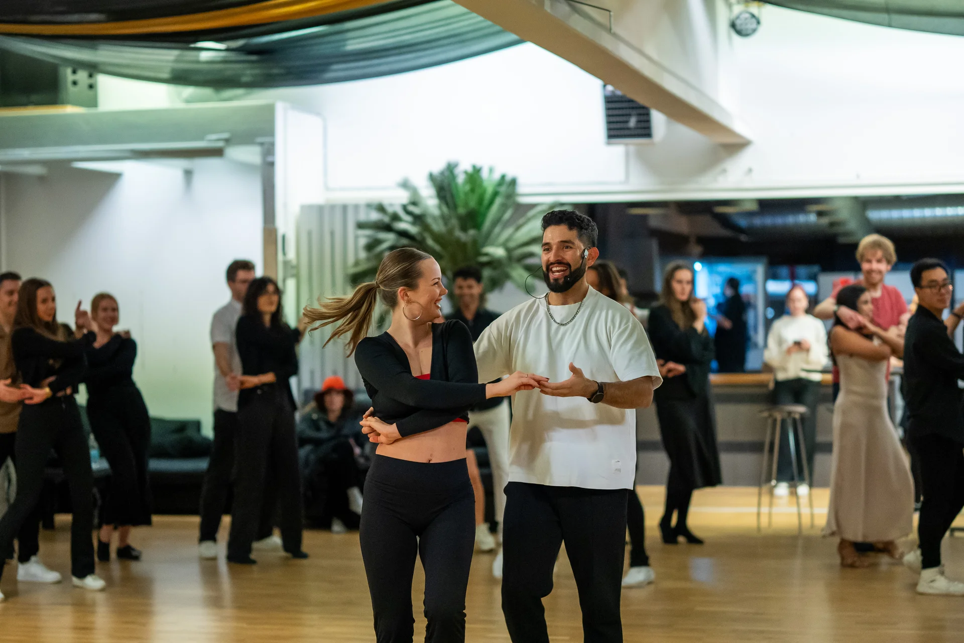 Lär dig dansa salsa, bachata, kizomba & zouk