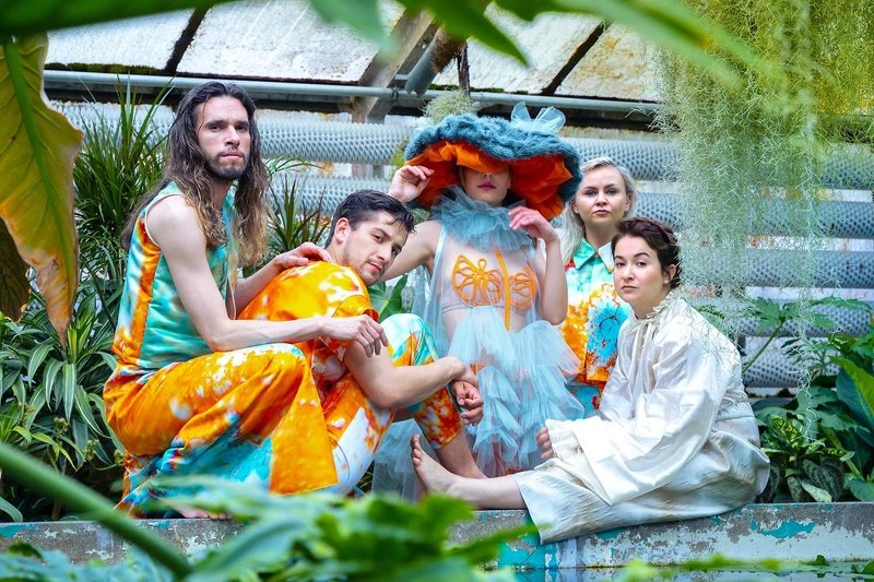 Toni Wolff zisťuje, že prerobila milióny (verzia Carl)