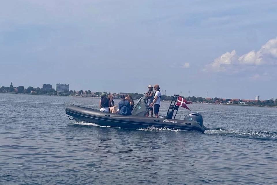 Speedboat License in English