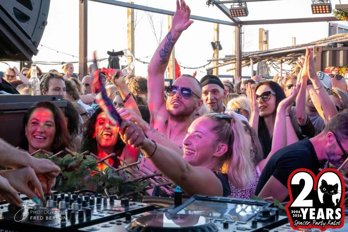 Herr Zimmerman Beach Party! – 20 Years Special