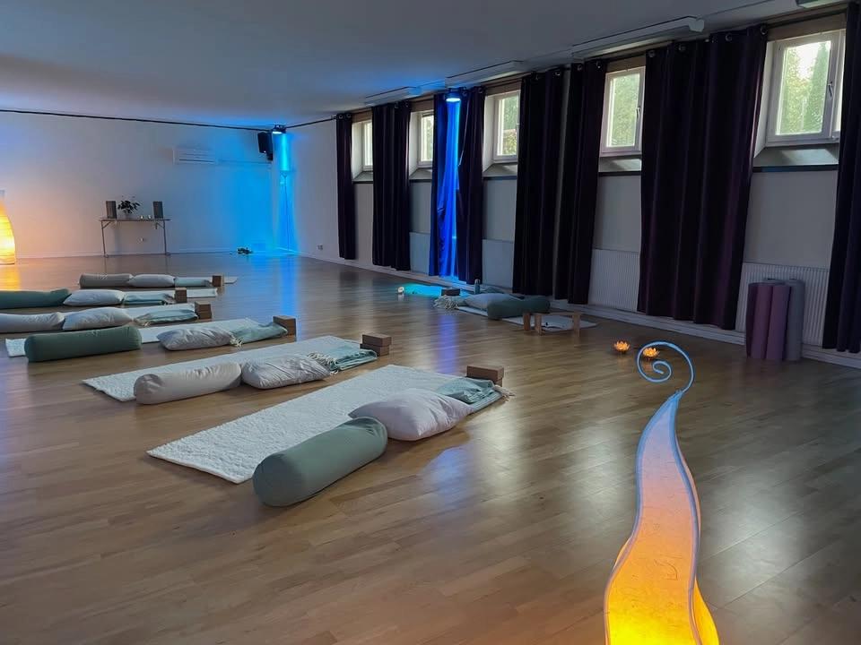 MEDI / HORMONYOGA Torsdagskvällar EJ VALBORGSMÄSSOAFTON