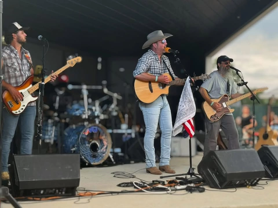 πΊπΈ The Jon Cross Band celebrates America πΊπΈ at Cranberry!