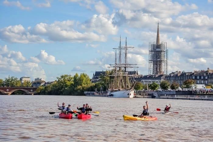 La Traversée de Bordeaux à la rame