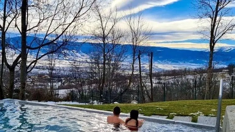 🏔️♨️ Retiro de Senderismo Artístico despedida de la nieve en el Pirineo 📸🎨💆