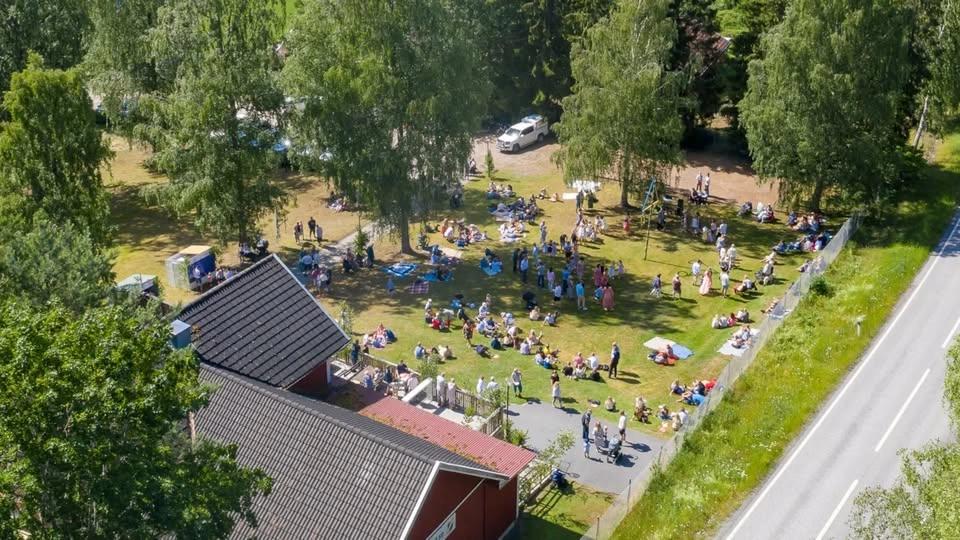 Midsommarfirande vid Råbyborgen