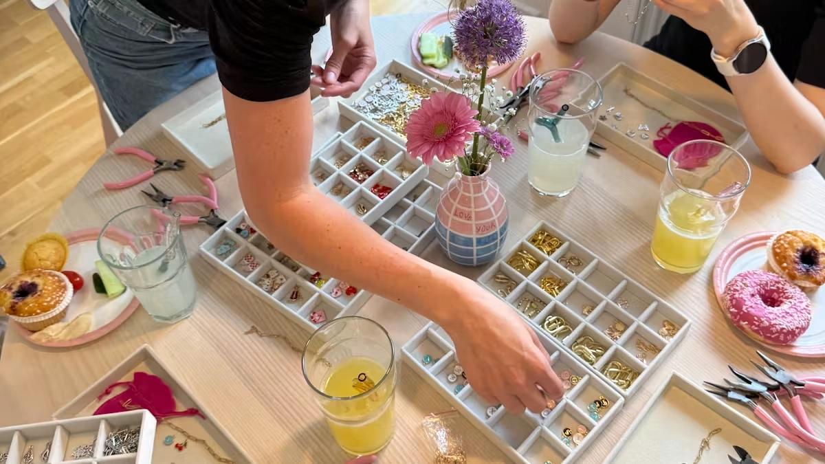 Charm Bar Workshop by Alamán Design