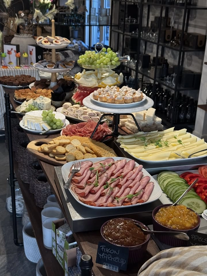 AFTERNOON TEA
