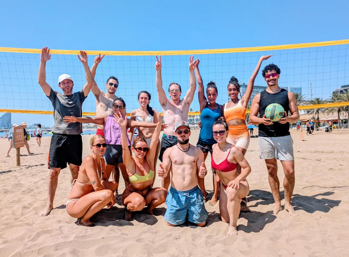 SEA, NETS & SUN ✧ Beach Volley with BCN Entrepreneurs & Professionals, Beginner-Friendly!