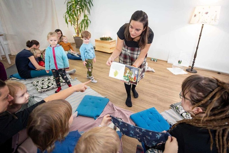 Rozžij knihu! in English: This is still not a book