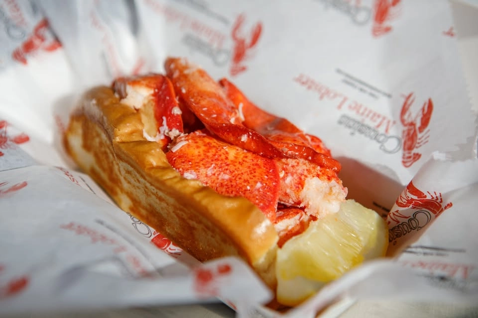 Cousins Maine Lobster in Oakland, The Grand Apartments