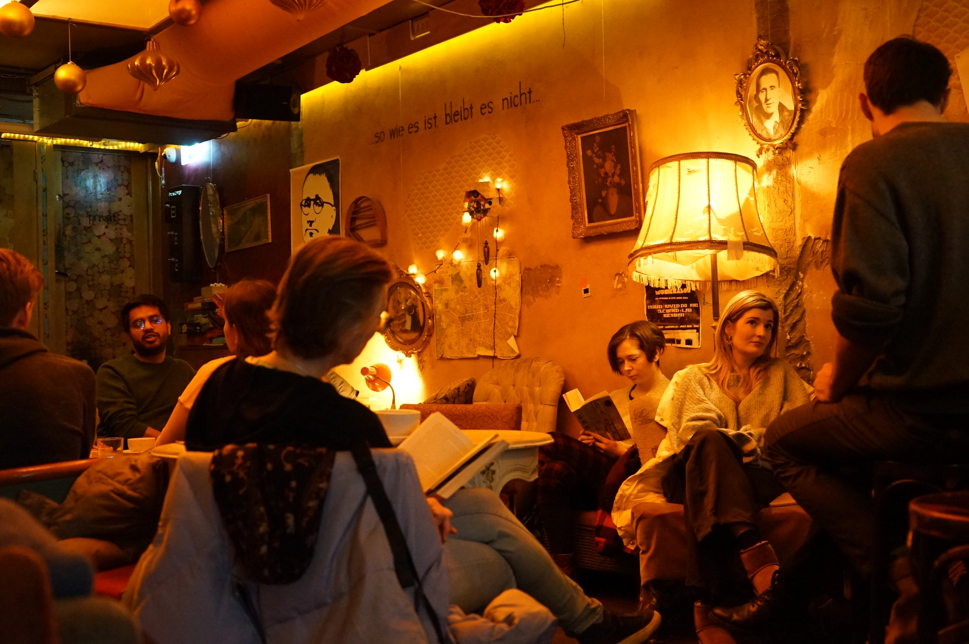 Offline Hangout 📵 | Café Brecht