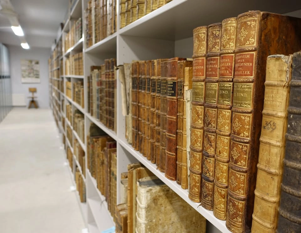 Visning av Riksantikvarieämbetets arkiv- och biblioteksmagasin