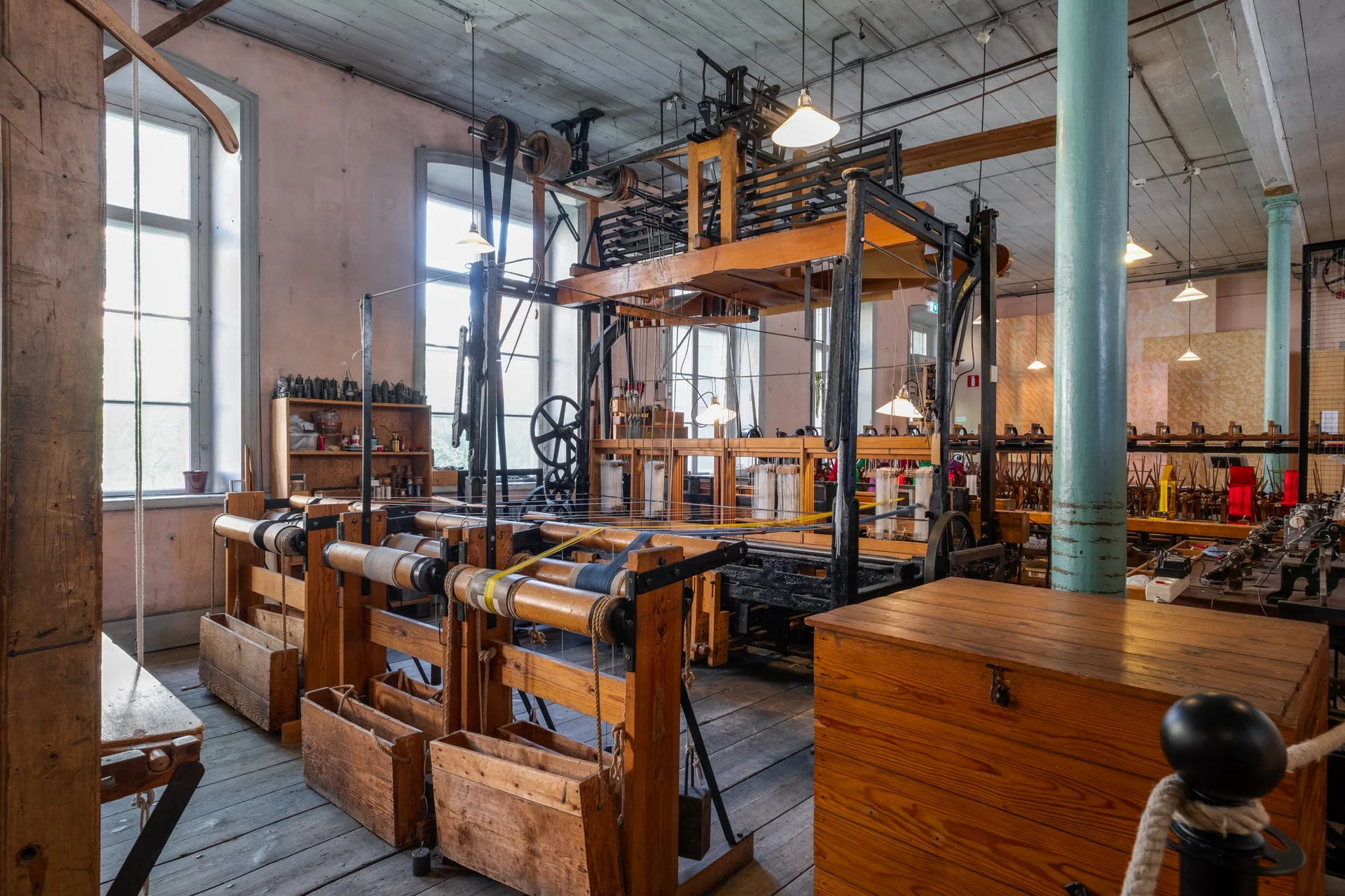 Nordens enda aktiva sidenväveri