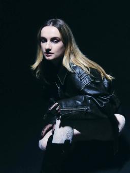 Imogen and the Knife