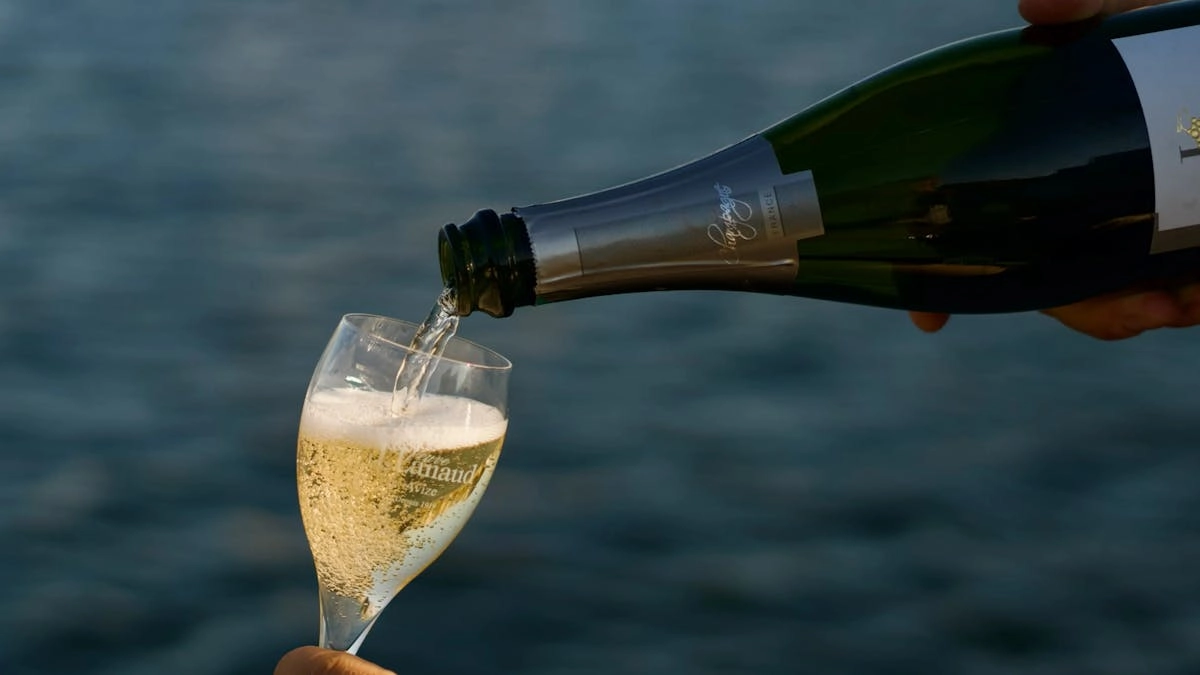 ✨ Eksklusiv champagneoplevelse – Champagne by Moes x LuxBoat ✨