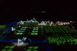 Białystok: Makieta barokowego miasta z widowiskiem multimedialnym „Wersal Północy” wśród dźwięków i świateł