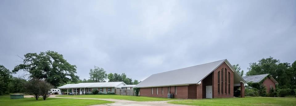 NO RESERVE 10± ACRE HOME, CHURCH & LAND AUCTION