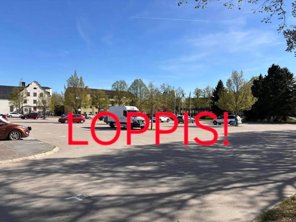 Bakluckeloppis på Stora salutorget i Tierp