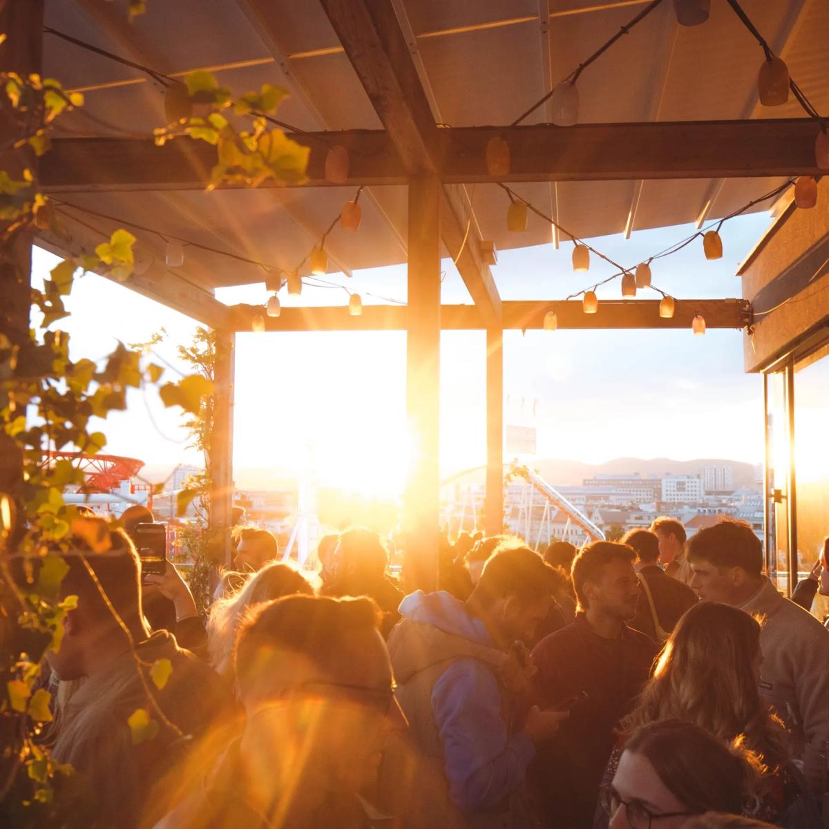 Rooftop Live Music: Electronic House with PapiH