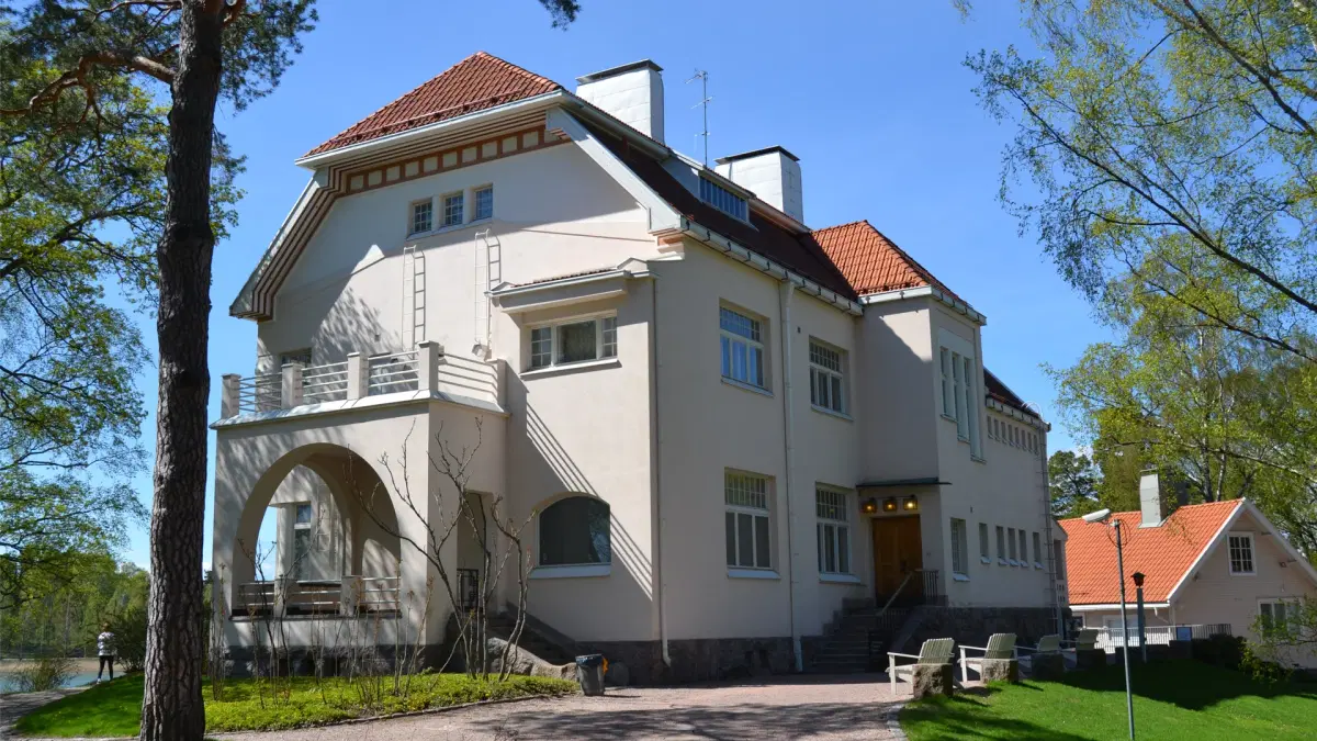 Social Walking Tour: Presidents, Past & Present