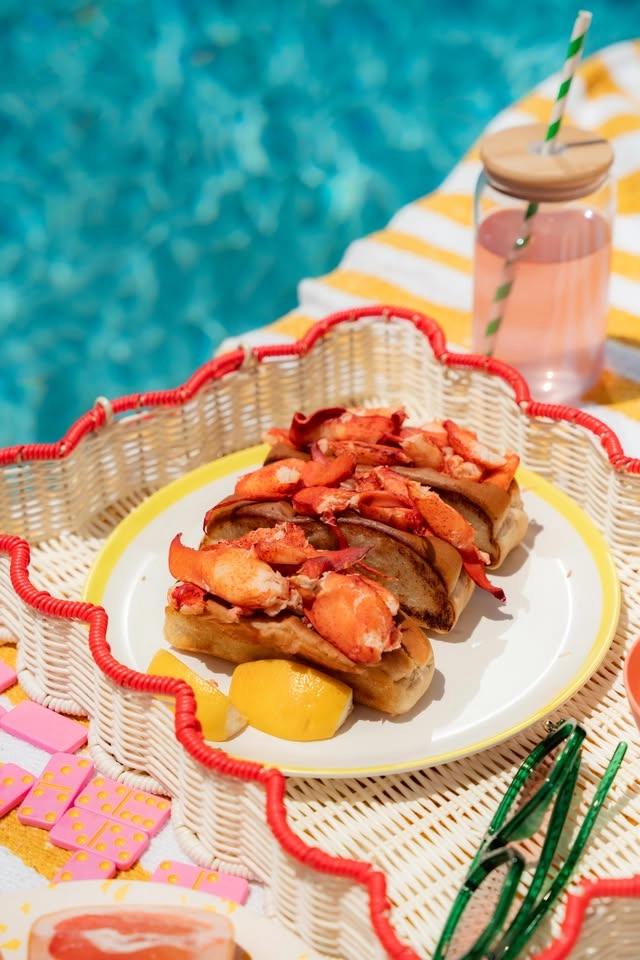 Cousins Maine Lobster in Walnut Creek, Avalon Apartments