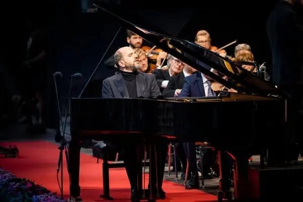 Los Angeles Philharmonic: Anna Handler & Thomas Hooten - John Williams & Rachmaninoff at Walt Disney