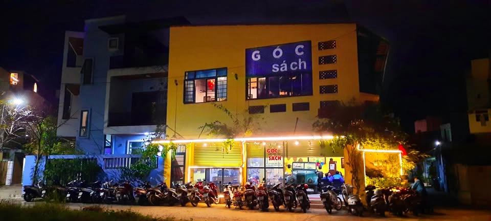 Thực hành hát với guitar
