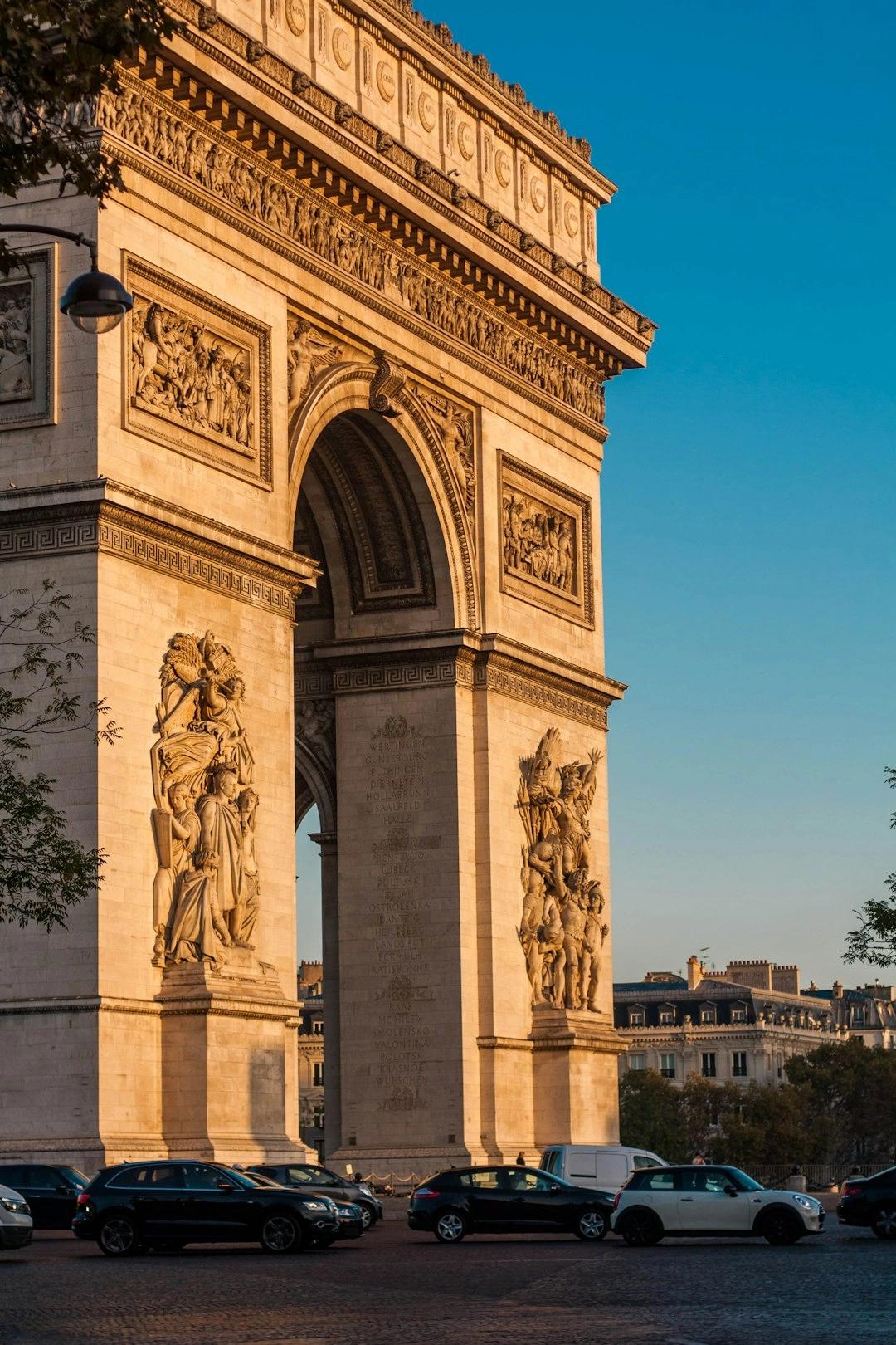 ☕ Salon de thé éphémère (service individuel à table : crêpe + boisson) & atelier collaboratif — Rooftop Champs-Élysées🧩🤝🍹🏛️