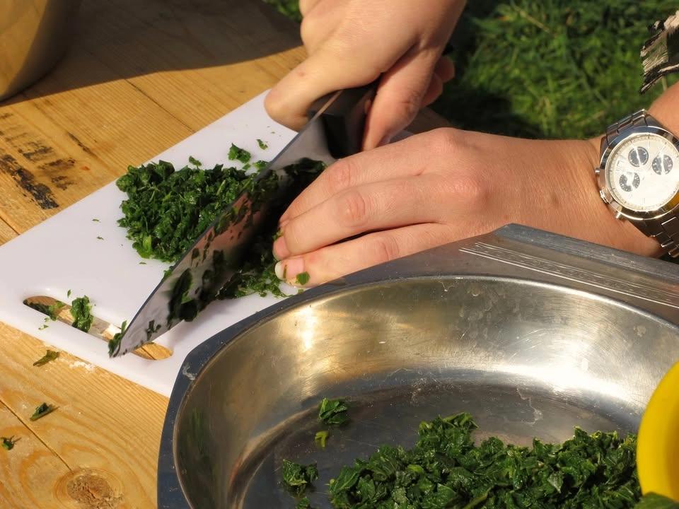 Vandring och söndagslunch i skogen