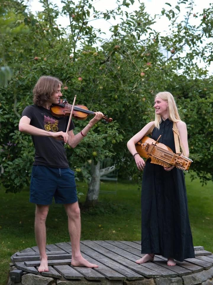 Balfolk Placis ar Adriānu Martu Gotlubi un Austri Akmentiņu