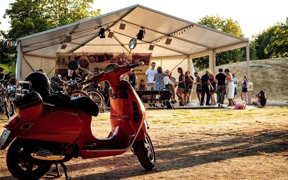Swing in the park | Free | Lindy Hop | dance class | Social dance | Lund 22/7