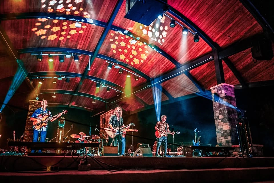 AudioVault @ Crabapple Market Concert Series
